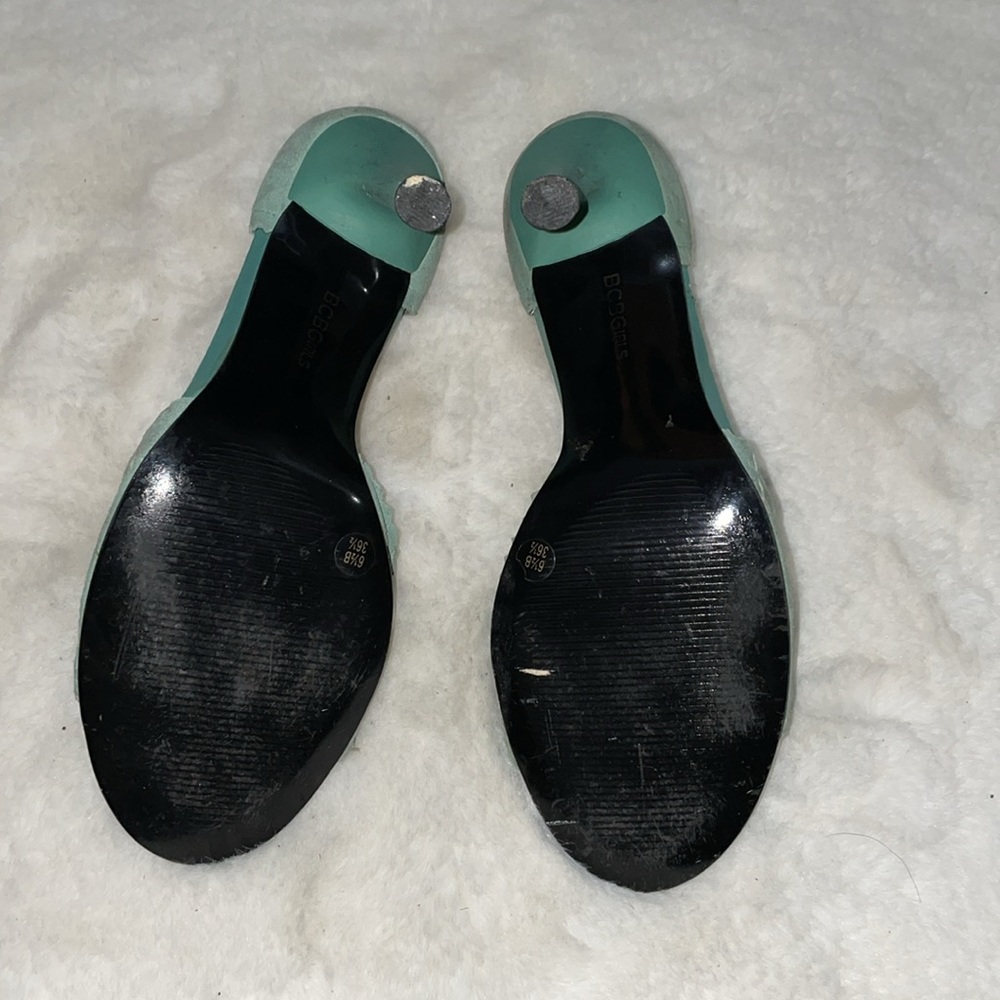 Heels - Picture 3 of 3